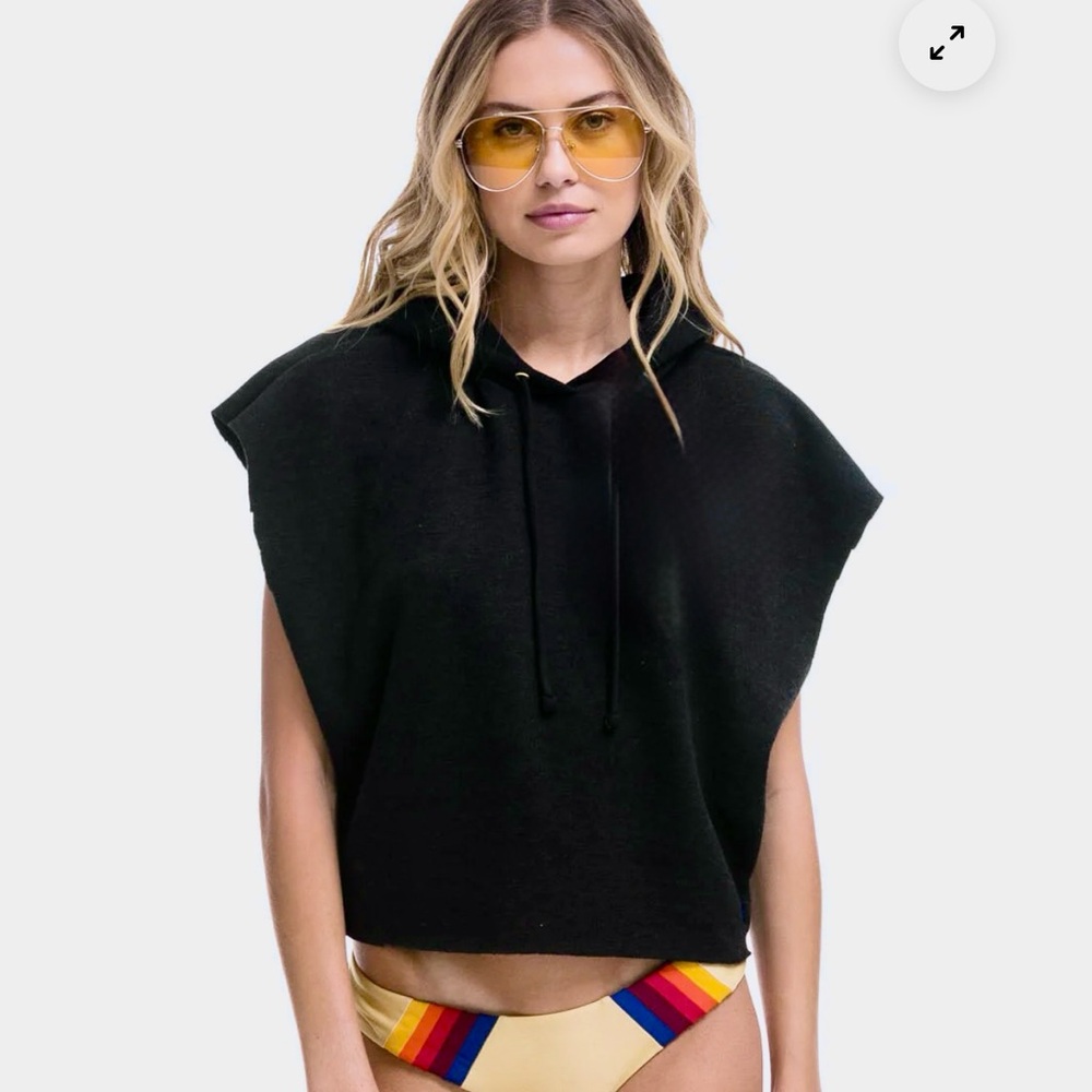 AVIATOR NATION LOGO EMBROIDERY SLEEVELESS RELAXED CROPPED PULLOVER HOODIE